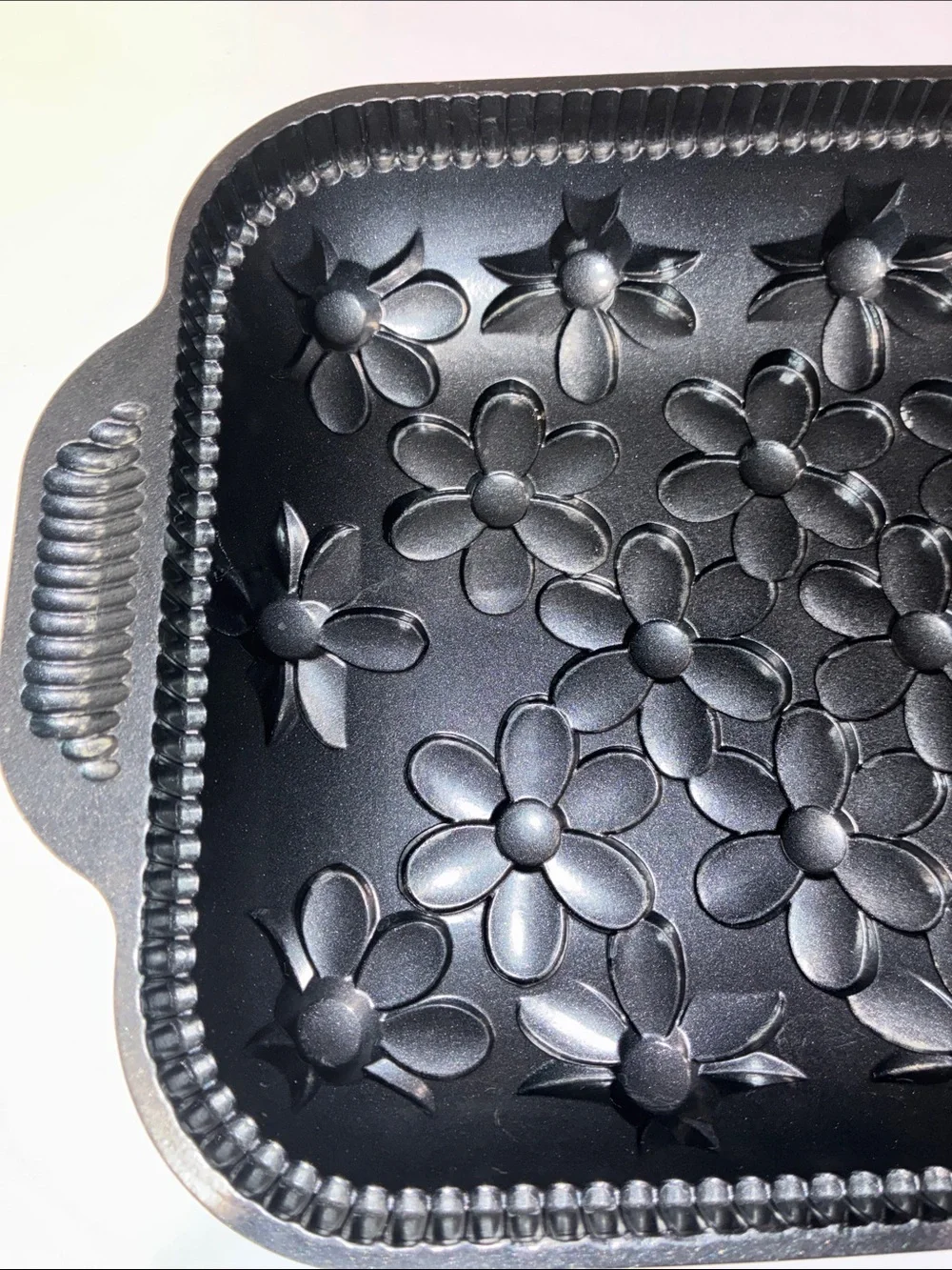 NORDIC WARE (EUC) Daisy Cake Pan With Two Handles Black Floral Cast Iron 10 Cup.